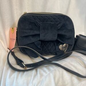 🖤Juicy Couture TIED WITH A BOW  Liquorice/Black Velvet  CAMERA Bag 🖤NWT